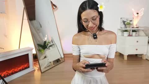  Sel Your Little butterfly  online show from February 3, 2:21 am