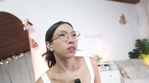  Sel Your Little butterfly  online show from February 20, 2:21 am