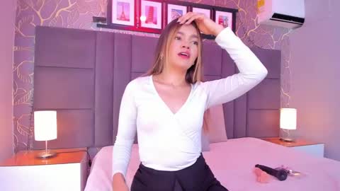 Snapshot of selene_tylor_ chatting on December 3, 3:18 am Selene online show from December 3, 3:18 am