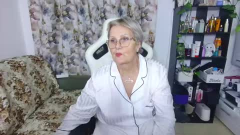 Selenna online show from February 25, 6:33 pm