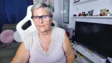 Selenna online show from July 30, 5:47 pm