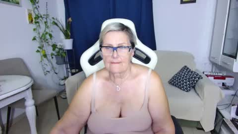 Selenna online show from April 2, 4:59 pm