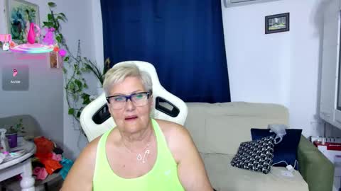 Selenna online show from April 30, 5:18 pm