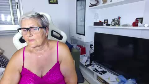 Selenna online show from June 21, 5:06 pm