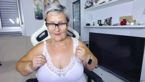 Selenna online show from July 16, 6:01 pm