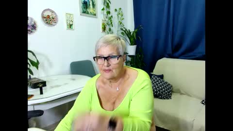 Selenna online show from December 4, 6:08 pm