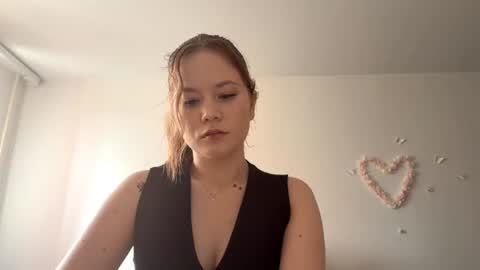 Lily online show from June 27, 8:15 am