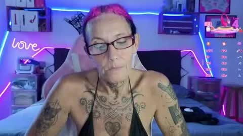Selvaggia Del Caribe online show from June 12, 6:49 pm