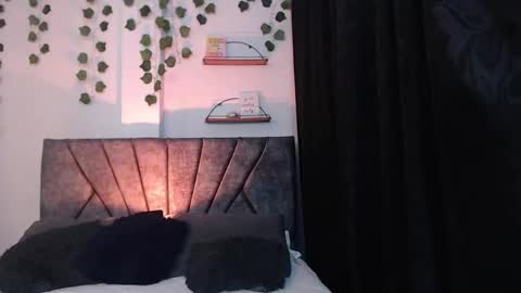 Snapshot of sensual_flame chatting on February 19, 2:12 am Camille and sophie online show from February 19, 2:12 am