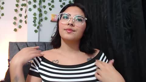 Snapshot of sensual_flame chatting on January 27, 1:05 am Camille and sophie online show from January 27, 1:05 am