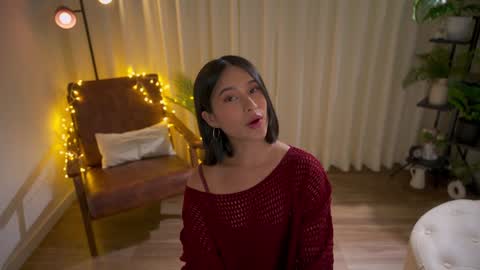 Snapshot of sensualcherry_ chatting on December 23, 11:28 pm Maria- OF sensual bee online show from December 23, 11:28 pm