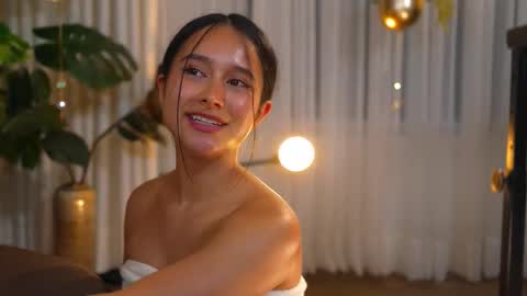 Maria- OF sensual bee online show from January 11, 1:10 am