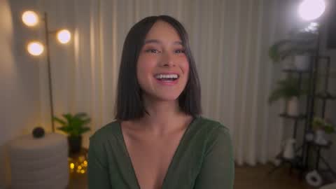 Snapshot of sensualcherry_ chatting on January 5, 1:35 am Maria- OF sensual bee online show from January 5, 1:35 am