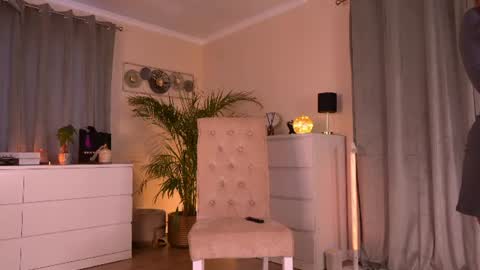 seraphinedevil online show from July 14, 4:11 pm