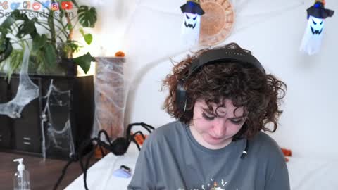 Snapshot of serareads chatting on October 24, 3:08 pm SeraReads online show from October 24, 3:08 pm