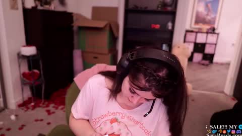 Snapshot of serareads chatting on February 11, 7:33 am SeraReads online show from February 11, 7:33 am