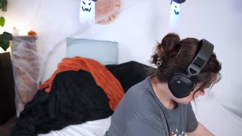 Snapshot of serareads chatting on October 28, 2:12 pm SeraReads online show from October 28, 2:12 pm