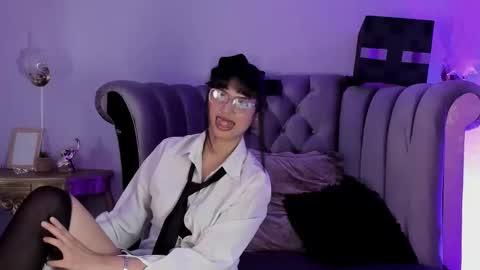 Snapshot of seren_bleck chatting on September 24, 2:54 am Seren Follow me online show from September 24, 2:54 am