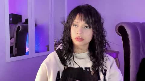 Snapshot of seren_bleck chatting on September 23, 2:43 am Seren Follow me online show from September 23, 2:43 am