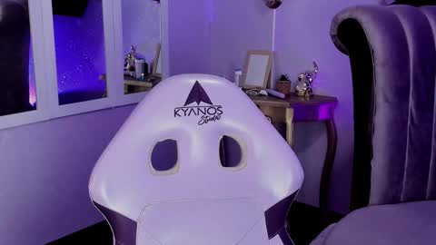 Snapshot of seren_bleck chatting on October 2, 3:00 am Seren Follow me online show from October 2, 3:00 am