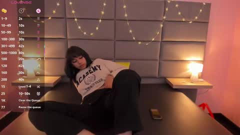 Snapshot of seren_bleck chatting on February 27, 2:21 am Seren Follow me online show from February 27, 2:21 am