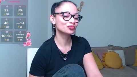 Snapshot of serenesophi chatting on February 11, 6:08 am SereneSophi online show from February 11, 6:08 am
