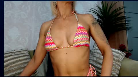 Snapshot of serenexxmilf chatting on January 12, 11:07 am serenexx your MILF online show from January 12, 11:07 am