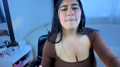 Serenna Cruz online show from October 4, 10:25 pm