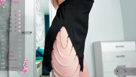 Snapshot of sexkarina1 chatting on December 23, 7:49 am Sex Kari online show from December 23, 7:49 am