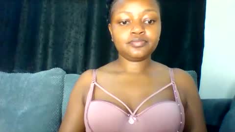 sexy_divaaa online show from May 26, 8:35 am