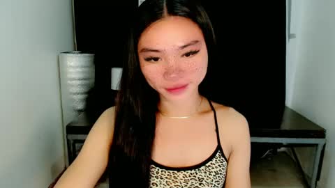 Snapshot of sexy_mikaxoxo chatting on March 9, 1:35 am mika online show from March 9, 1:35 am