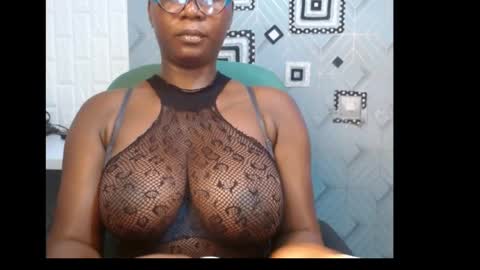 Snapshot of sexy_pearl12 chatting on January 10, 6:38 pm zoe online show from January 10, 6:38 pm