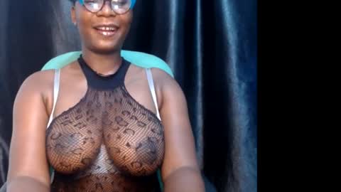 Snapshot of sexy_pearl12 chatting on March 3, 6:53 pm zoe online show from March 3, 6:53 pm