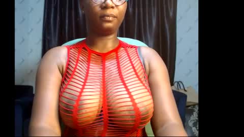 Snapshot of sexy_pearl12 chatting on February 14, 6:56 am zoe online show from February 14, 6:56 am