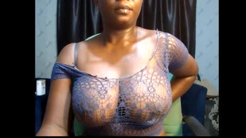 Snapshot of sexy_pearl12 chatting on February 10, 6:45 pm zoe online show from February 10, 6:45 pm