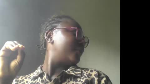 Snapshot of sexy_pearl12 chatting on October 28, 12:11 pm zoe online show from October 28, 12:11 pm