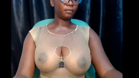 Snapshot of sexy_pearl12 chatting on March 8, 6:41 am zoe online show from March 8, 6:41 am