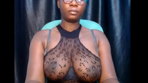 Snapshot of sexy_pearl12 chatting on March 10, 8:45 pm zoe online show from March 10, 8:45 pm