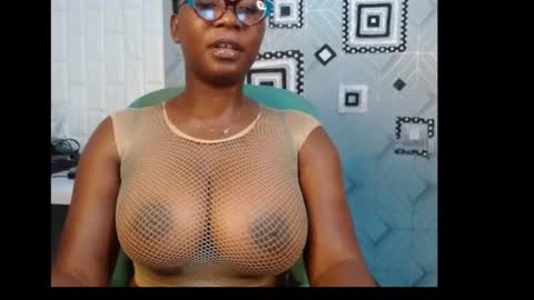 Snapshot of sexy_pearl12 chatting on January 12, 9:51 am zoe online show from January 12, 9:51 am