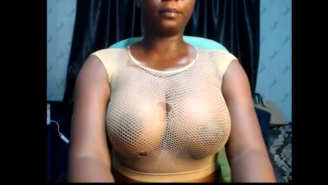 Snapshot of sexy_pearl12 chatting on February 11, 6:55 pm zoe online show from February 11, 6:55 pm