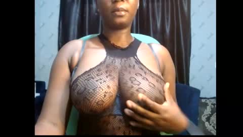 Snapshot of sexy_pearl12 chatting on February 10, 7:15 am zoe online show from February 10, 7:15 am