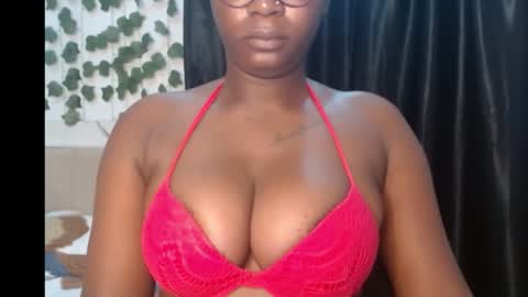 Snapshot of sexy_pearl12 chatting on October 6, 5:13 am zoe online show from October 6, 5:13 am