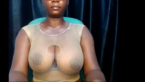 Snapshot of sexy_pearl12 chatting on February 26, 7:12 am zoe online show from February 26, 7:12 am