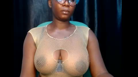 Snapshot of sexy_pearl12 chatting on March 11, 6:30 pm zoe online show from March 11, 6:30 pm