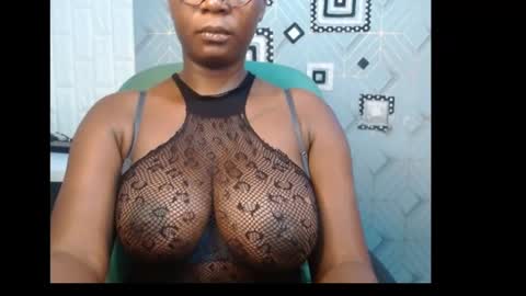 Snapshot of sexy_pearl12 chatting on January 11, 6:56 am zoe online show from January 11, 6:56 am