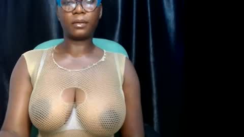 Snapshot of sexy_pearl12 chatting on March 1, 5:49 pm zoe online show from March 1, 5:49 pm