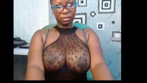 Snapshot of sexy_pearl12 chatting on January 6, 6:25 am zoe online show from January 6, 6:25 am