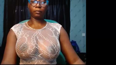 Snapshot of sexy_pearl12 chatting on January 24, 9:49 am zoe online show from January 24, 9:49 am