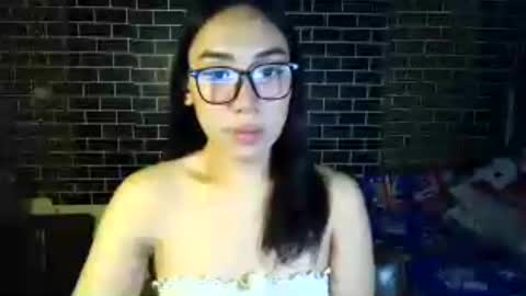 hi im queenie online show from July 11, 8:03 am