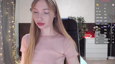 Snapshot of sexy_red_foxx chatting on December 9, 2:13 am Annie - Your Dream Girl online show from December 9, 2:13 am
